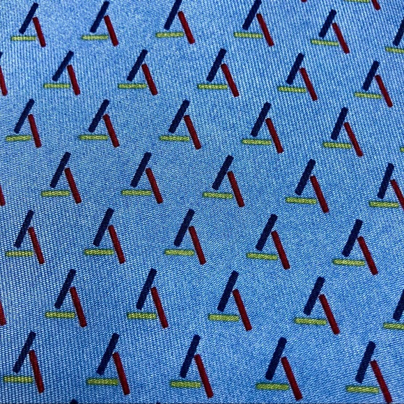 Vineyard Vines neck tie Custom Collection. C3 - Picture 2 of 5